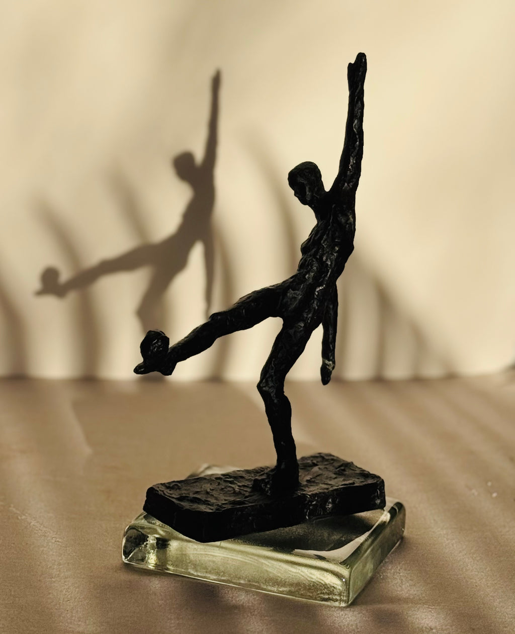 Abstract Bronze Soccer Player Sculpture – Modernist Athlete