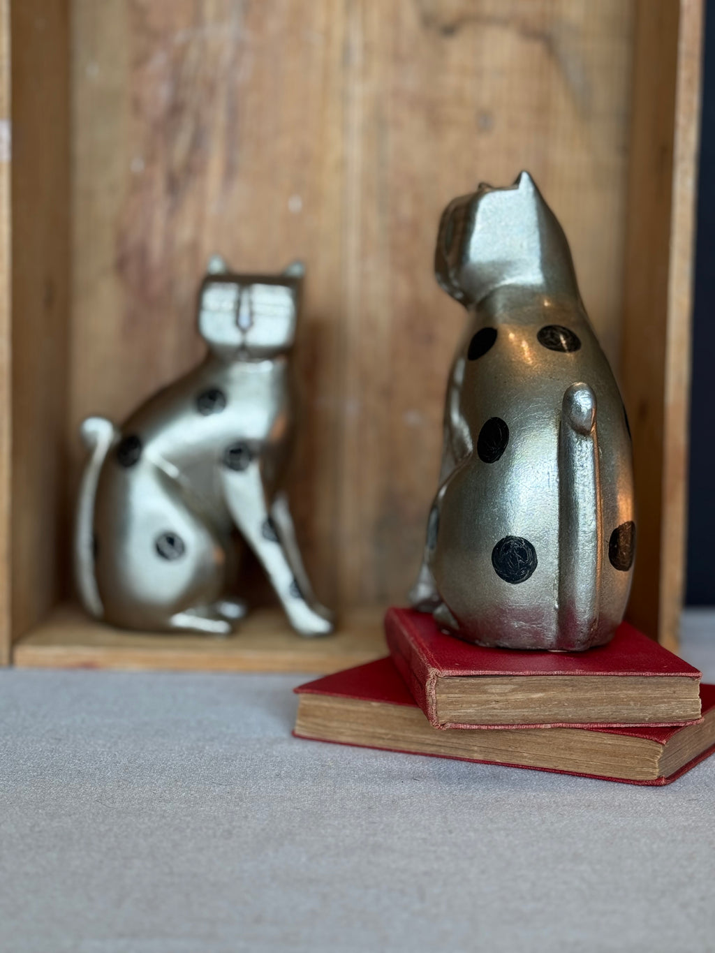 Vintage Metallic Ceramic Cat Figurines – Laurel Burch Style – Postmodern MCM Style – 1980s Cat Pair